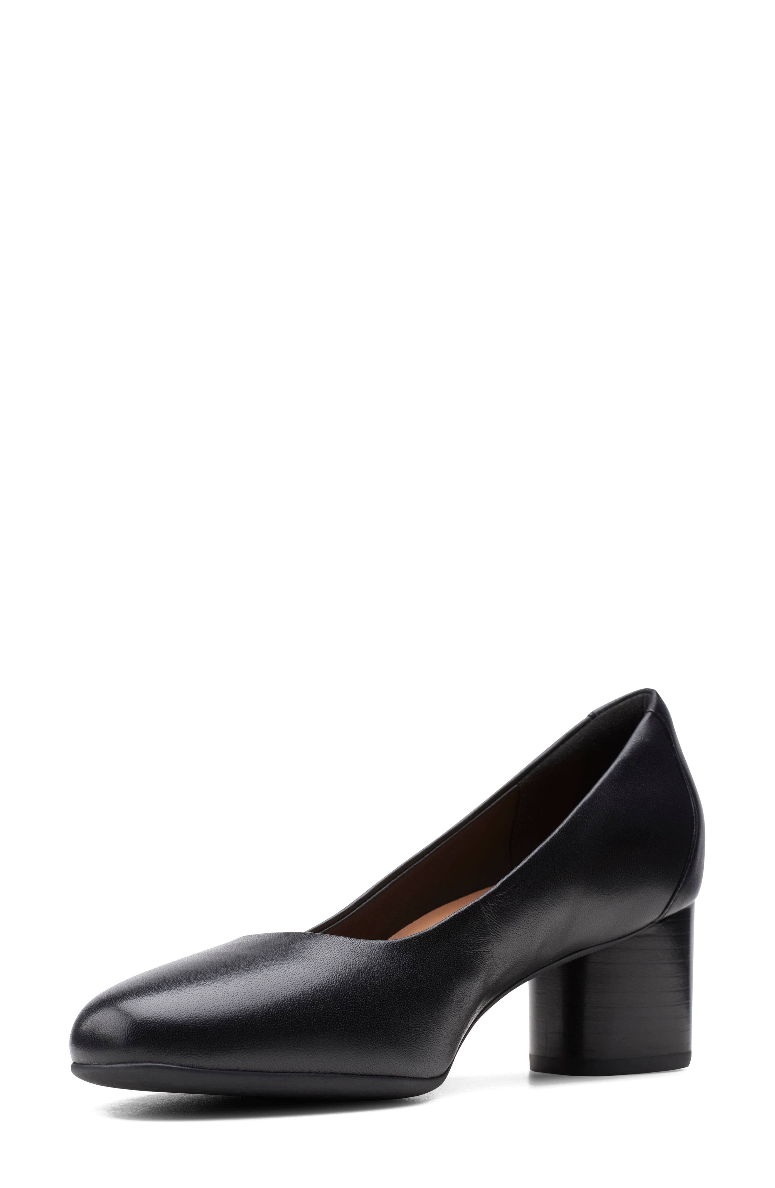 Black Cosmo Pump H198928