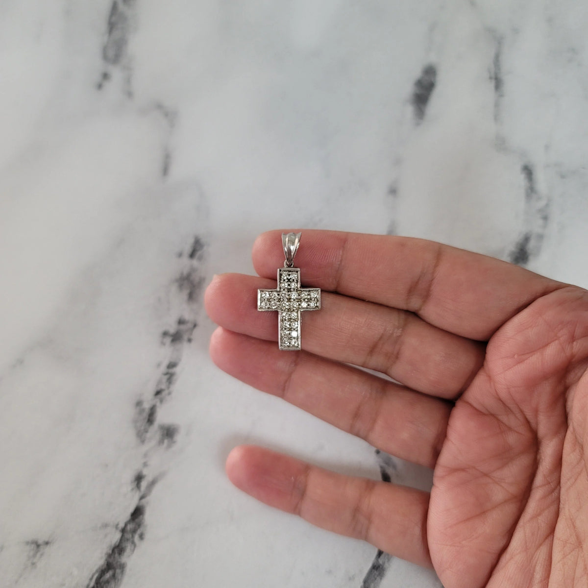 14k White Gold Diamond Cross Pendant D1445