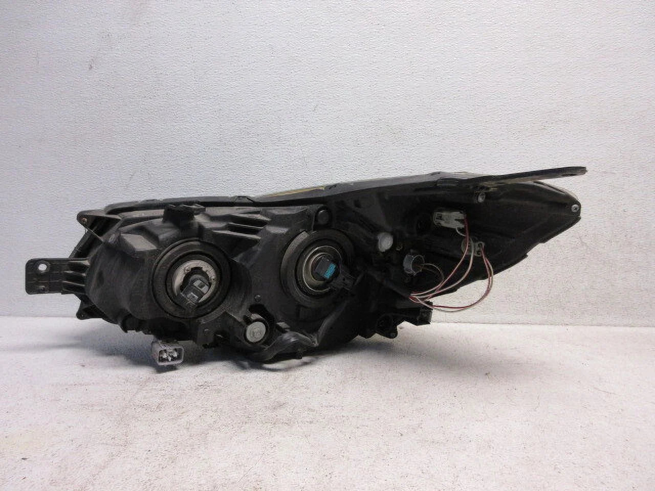 Passenger Head Lamp Assembly D683581